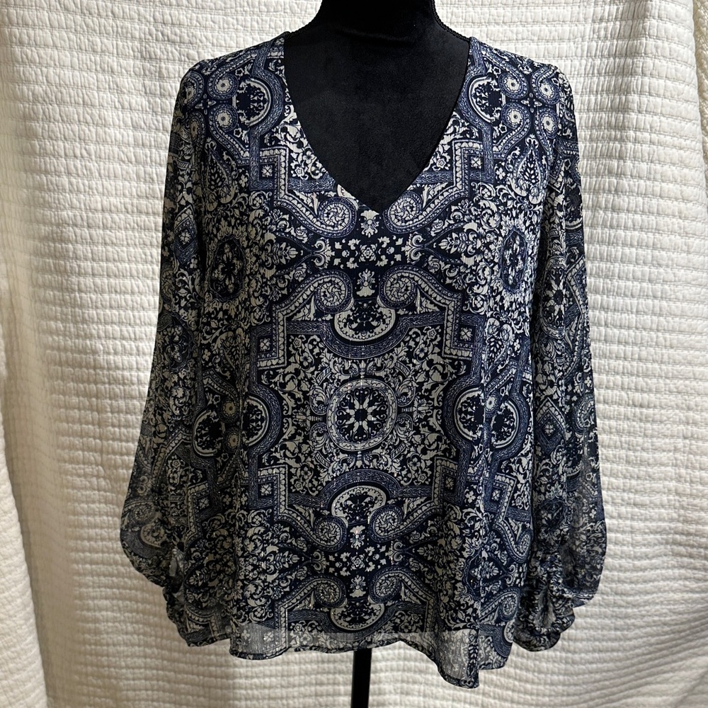 Vici Navy and White Paisley V Neck Sheer Cinched Long Sleeve Blouse Size Large